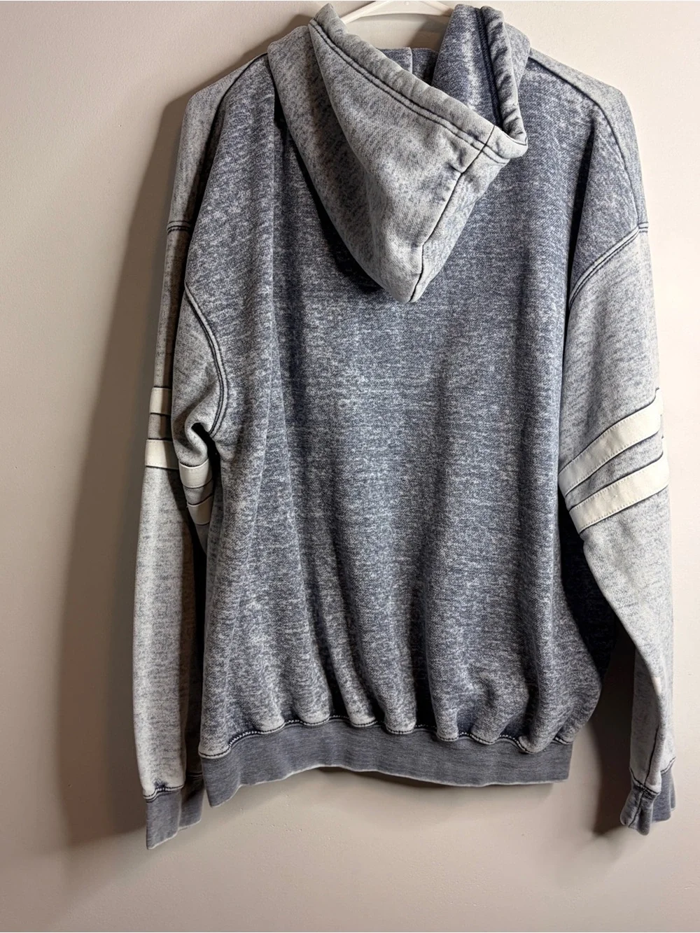 Outer Banks Men’s Large Gray Pullover Hoodie Sleeve Stripes